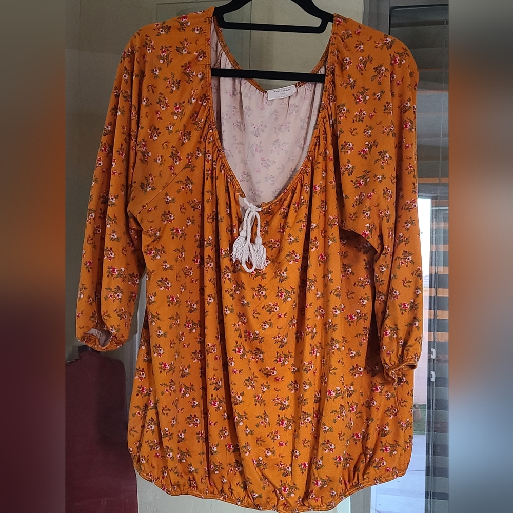 EUC Face Kisses Blouse